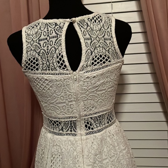 White dress - Picture 6 of 6